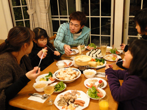 冬の夕食・チーズフォンデュを家族で楽しむ