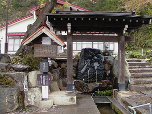木島平村の内山地区にある平成の名水１００選・龍興寺清水