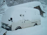 雪の埋もれた車